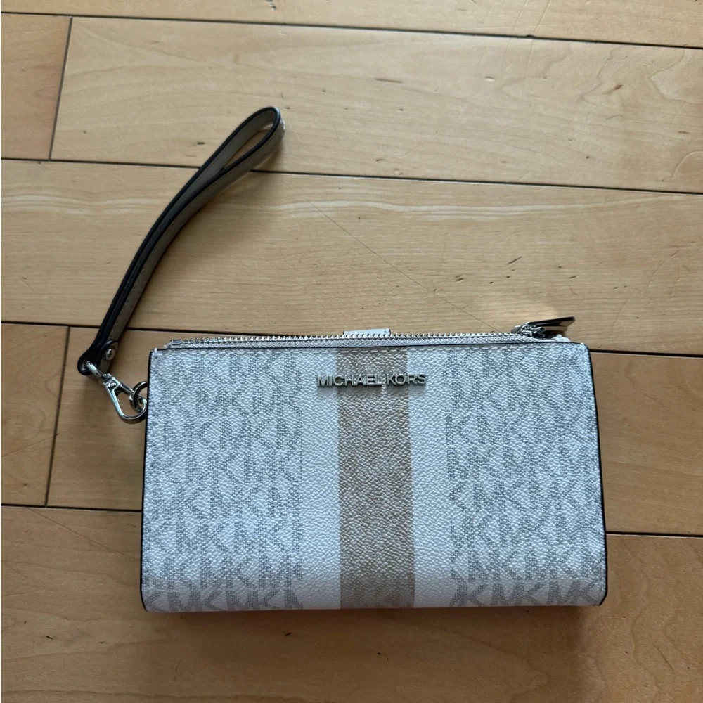michael kors wallet - Picture 1 of 2